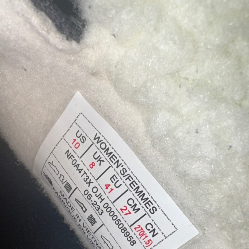 The North Face Woman’s Boots in Black and Cream - Picture 3 of 4